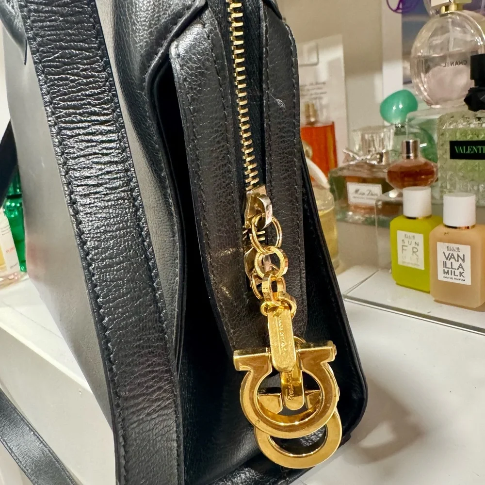 Salvatore Ferragamo Gancini Black Leather Handbag, Shoulder Strap Gold Hardware - Picture 2 of 7
